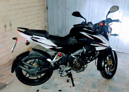 Bajaj Rouser 2015