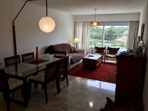 Departamento De 2 Dormitorios Y Medio En Mansa, Punta Del Este