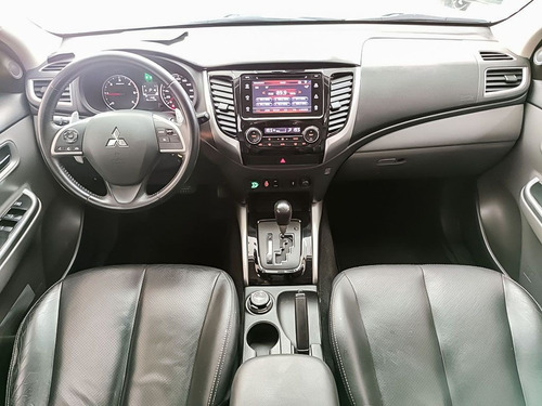 Imagem 5 de 17 de Mitsubishi L200 Triton 2.4 16v Turbo Sport Hpe Cd 4x4