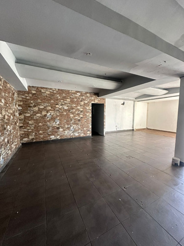 Local E La Esperilla Ideal Para Tiendas, Tiendas Electrodomésticos, Mueblería, Empresa, Oficinas