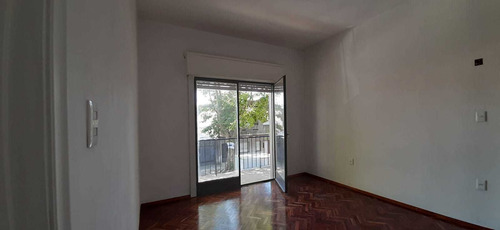 Venta, 2 Apartamentos En Un Padrón (con Renta)
