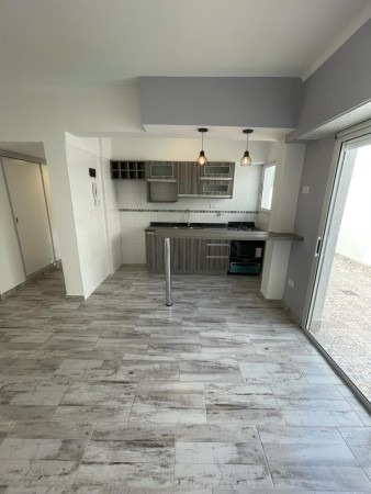 Imagen 3 de 10 de Oportunidad! 2 Amb Lateral Con Patio Totalmente Reciclado A Nuevo - Bajas Expensas! Bajo El Precio !