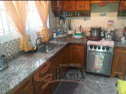 Imagen 9 de 14 de Casa + Departamento En Venta Saldan 1400 Ituzaingo