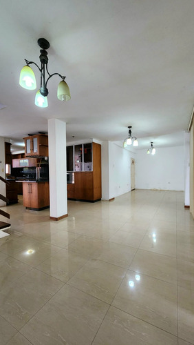 Se Vende Townhouse En Chalets De La Laguna, Tipuro