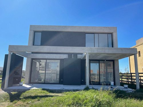 Casa En Venta Puertos Escobar Barrio Araucarias