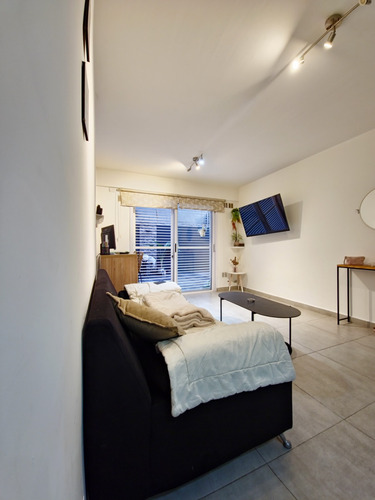 Departamento De 2 Ambientes, Con Patio Propio, En Venta. Apto Credito. Ciudad Evita