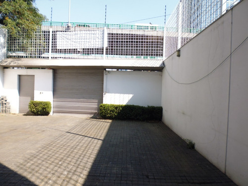 Edificio De Oficinas En Renta En Barranca Del Muerto Y Periférico, 3 Niveles, Estacionamiento Para 10 O Más Autos
