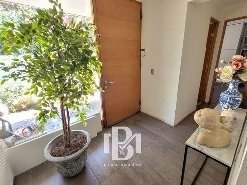 Casa En Venta De 5 Dorm. En Lo Barnechea