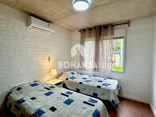 Piriápolis, Punta Fría. Casa En Venta. 500 Metros De La Playa San Francisco. 3 Dormitorios, 2 Baños