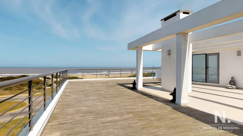 Pent House De 3 Dormitorios En Suite En Edificio Blue Bird , Punta Del Este , Playa Brava
