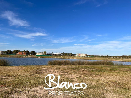 Imagen 1 de 15 de Oportunidad! Hermoso Lote A La Laguna Dentro Del Barrio Santa Ana - Villanueva