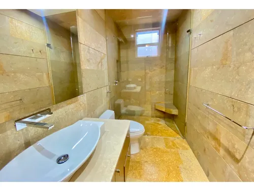 Chico Reservado, Apto Duplex Con Excelentes Acabados