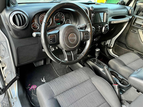 Imagen 15 de 18 de Jeep Wrangler 2011 3.8 Sport Unlimited 199cv Atx