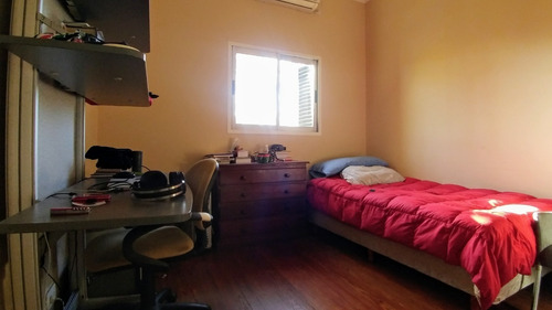 Imagen 20 de 22 de Excelente Chalet En 2 Plantas Reciclado Con Jardin Y Pileta. Precio Actualizado!!!!!!!