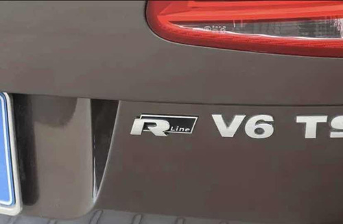 Emblema R Line Negro Trasero