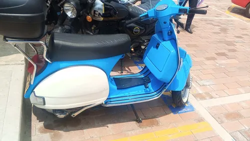 Vespa Piaggio 150, Color Azul Cielo Y Blanco
