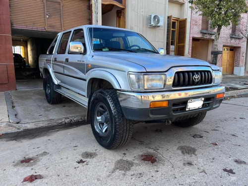 Imagen 2 de 8 de Toyota Hilux Srv 2004 254000km Reales Tatomacaya