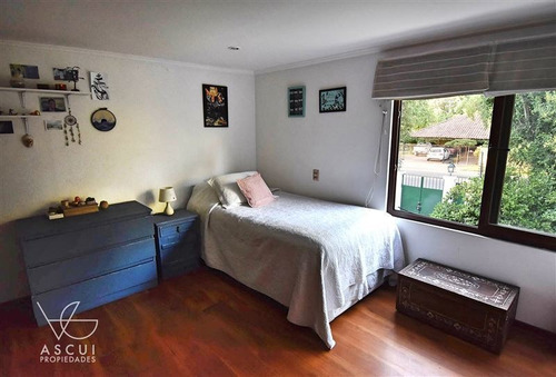 Casa En Venta De 6 Dorm. En Vitacura