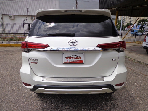 Imagen 5 de 11 de Toyota Fortuner Dubai Vxr 2019 V6 4x4 Automático