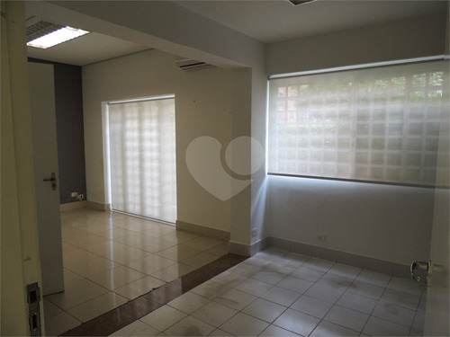 Imagem 9 de 29 de Sobrado Comercial Com Várias Salas E Agradável Jardim./ Locado - Reo514108