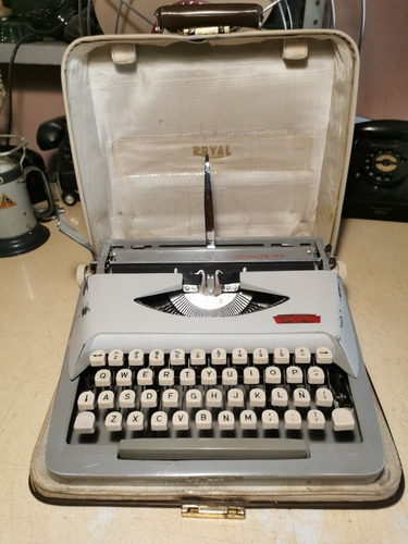 Maquina De Escribir Antigua Royal Royalite 120 Año 1961