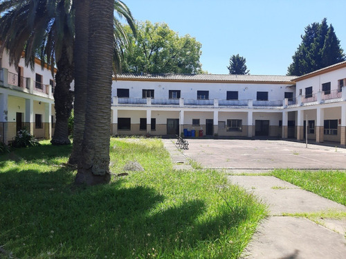 Excelente Edificio, Ideal Colegio, Universidad O Similar.  Excelente Ubicacion Centrica Dentro Del Radio Urbano De Bella Vista, Con Buen Acceso Con Todos Los Medios De Transporte