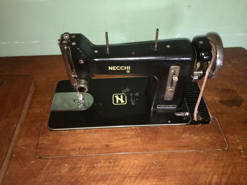 Máquina De Coser A Pedal Marca Necchi 