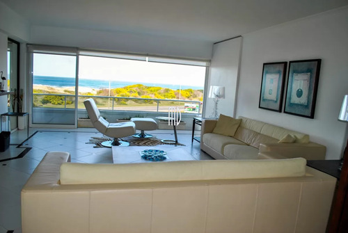 Hermoso Apartamento Frente Al Mar En La Brava Ref: 7060