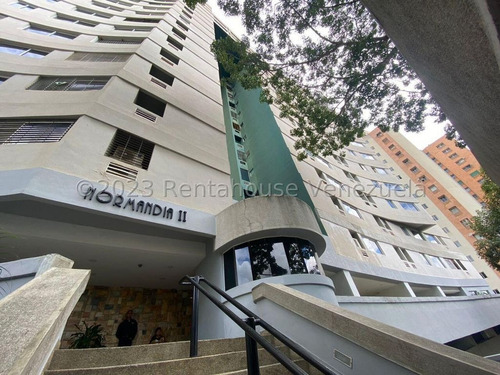 Acogedor Apartamento Con Excelente Distribución, Ubicado En Zona De Alta Revalorización De La Ciudad De Valencia,