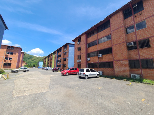 Apartamento En Alquiler De 78m2 Urb. Yuma - San Diego. Frente A La Universidad José Antonio Páez, Con Pozo, Aires Acondicionado, Cocina Empotrada Renovada, Cercano A Centros Comerciales De La Zona. 