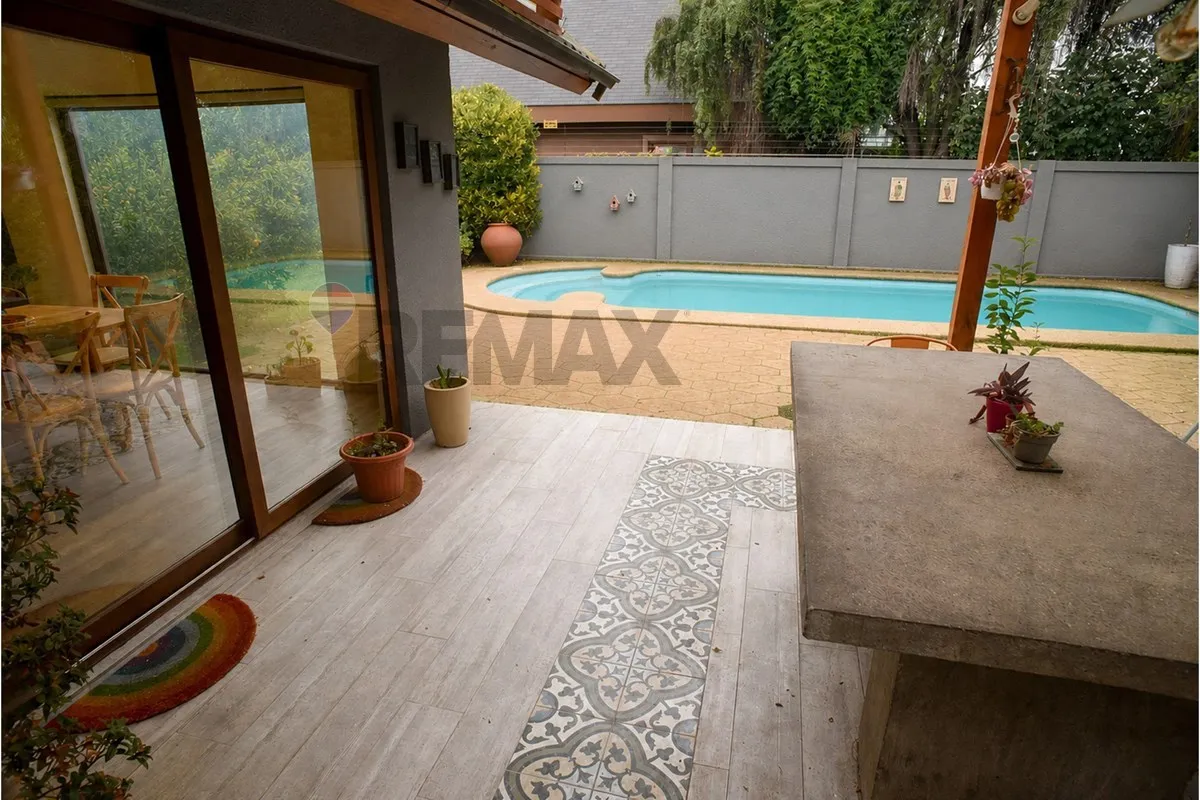 Imagen 1 de 30 de Exclusiva Casa 5d + Piscina En Sector Quilamapu