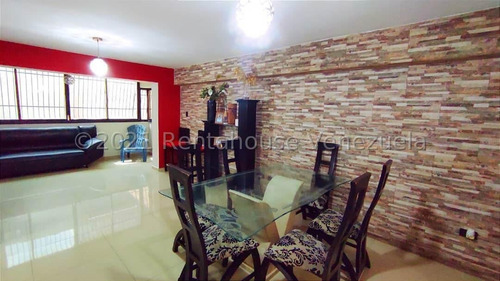 Apartamento En Venta Piso Bajo Baños Remodelados Ubicado En El Centro De Maracay Acceso A Las Principales Vías 25-16806 Miriam