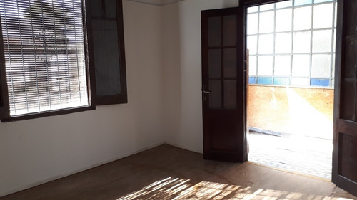 Casa 2 Dormitorios Con Patio Al Frente