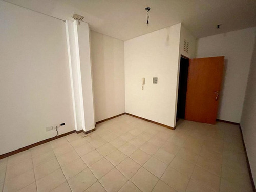 Imagen 3 de 13 de Venta · Deposito/oficina En Galería La Comedia