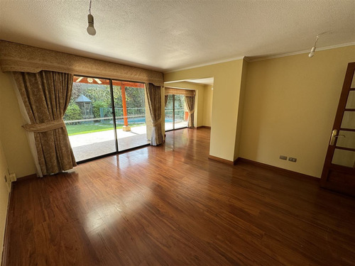 Casa En Arriendo De 5 Dorm. En Huechuraba
