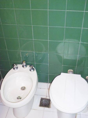Imagen 6 de 9 de Departamento 2amb Al Frente Con Balcon A 1 Cuadra De La Estacion.