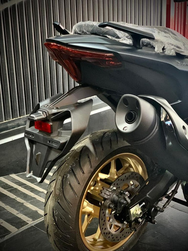 Imagen 5 de 22 de Yamaha T-max Modelo 2023 0km