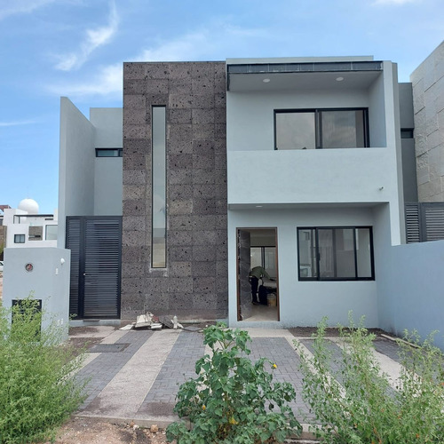 Se Vende Casa En Cañadas Del Arroyo, 4ta Recamara En Pb, Jar