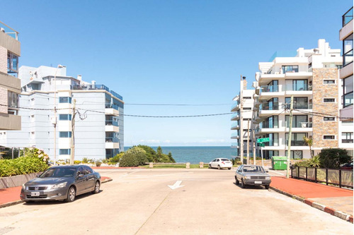 Venta De Apto. En Punta Del Este, Zona Peninsula