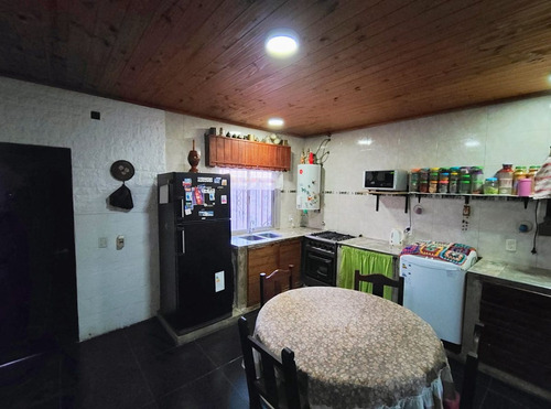 Venta Casa 5 Amb Tristán Suarez Parrilla/cochera.
