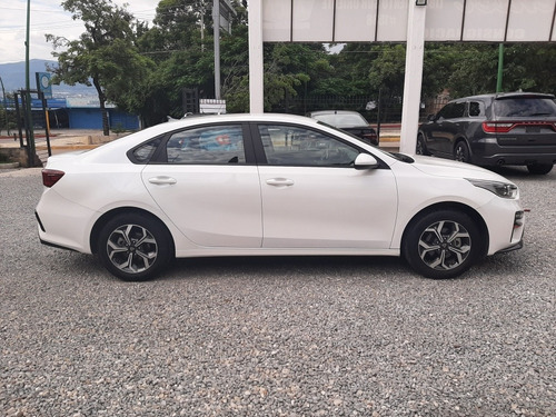 Imagen 4 de 12 de Kia Forte 2.0 Lx At 2020