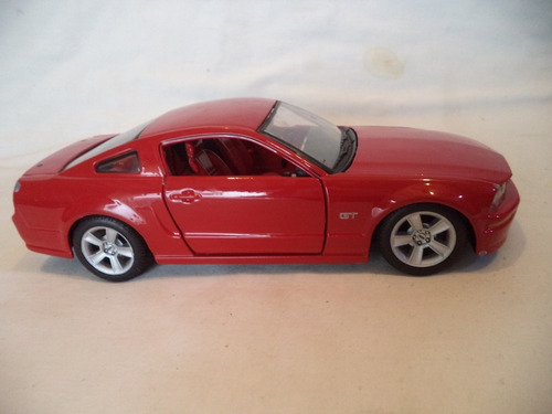 Mini Auto Ford Mustang Gt 2006 Scala 1/24 Lamina 