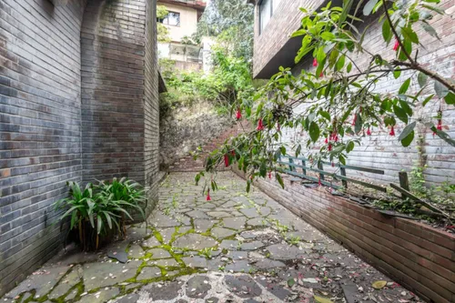Casa En Venta En Los Rosales. Cod V8059