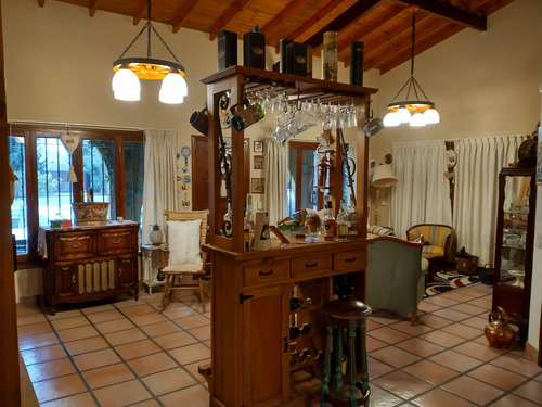 Venta Casa Quinta Estilo Colonial. Lujan 4 Domritorios