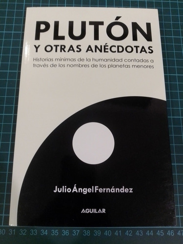 Plutón Y Otras Anécdotas - Julio Ángel Fernández - Aguilar