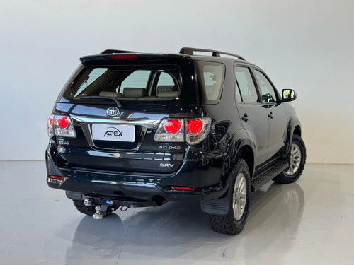 Toyota Hilux SW4 3.0 SRV 4X4 7 LUGARES 16V TURBO INTERCOOLER DIESEL 4P AUTOMÁTICO
