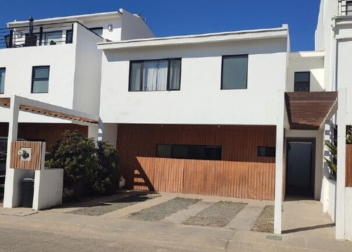 Casa En Venta En Carlos Pacheco 7, Ensenada, B.c.