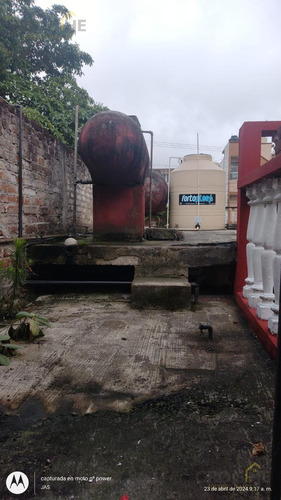 Edificio Con 2 Departamentos De 2 Niveles Y Un Local En La Colonia Ferrer Guardia.