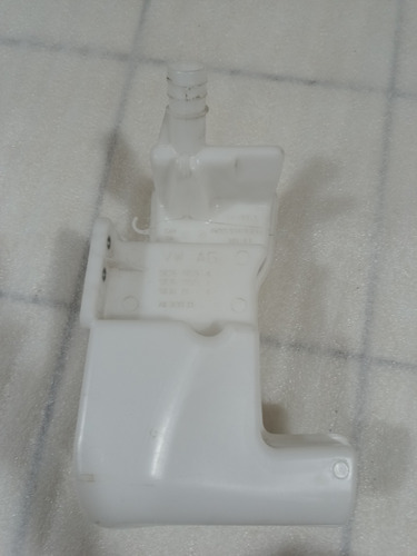 Deposito Limpiabrisas Vw Jetta Mk6 2011-2016 Nuevo Original