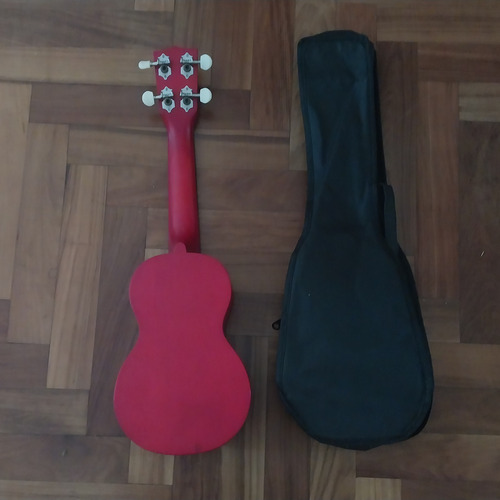 Ukelele Mahalo Casi Sin Uso. En Excelente Estado Rojo (Usado)